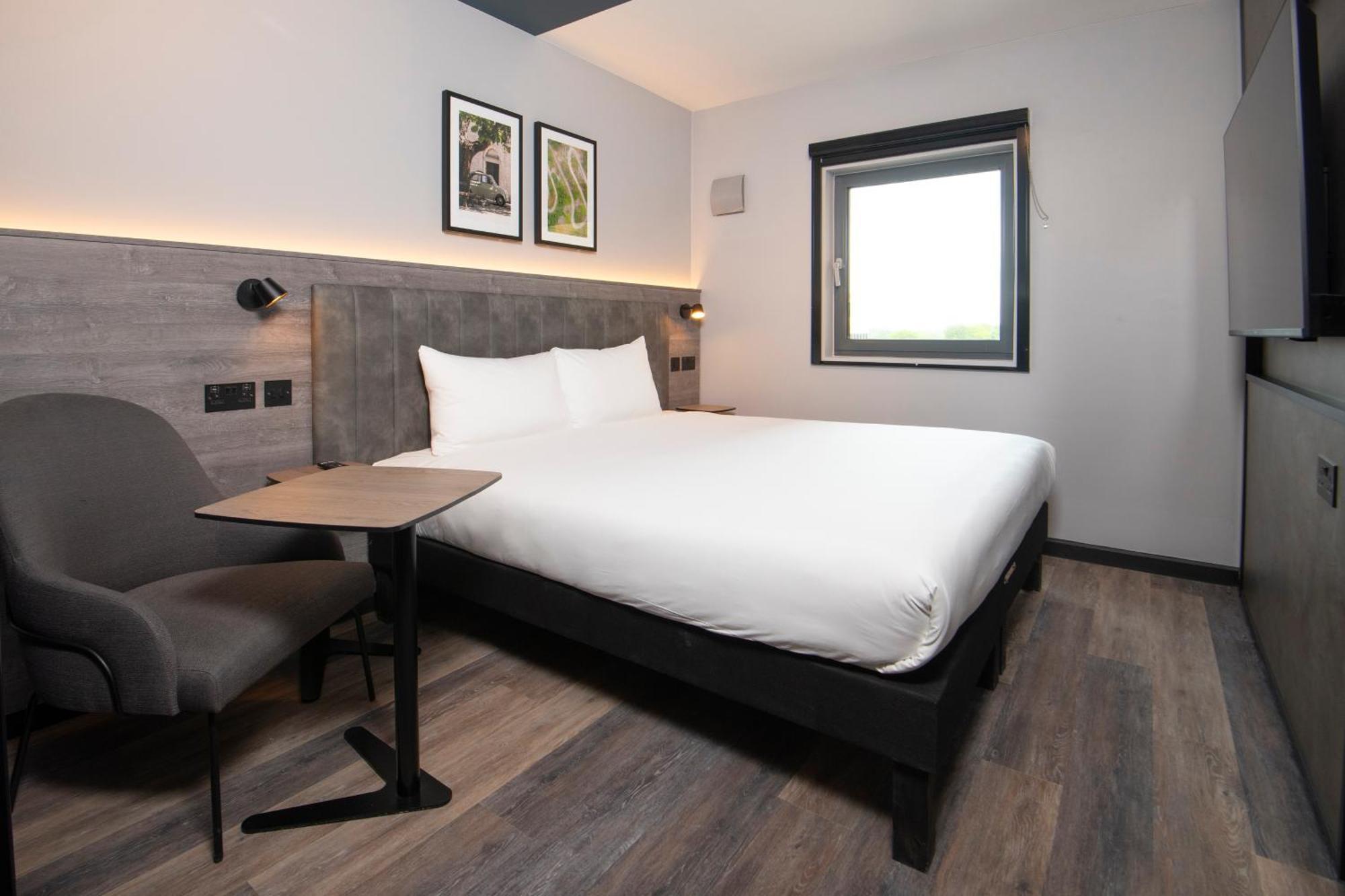 Hotel Ibis Styles London Gatwick Airport Crawley  Exterior foto