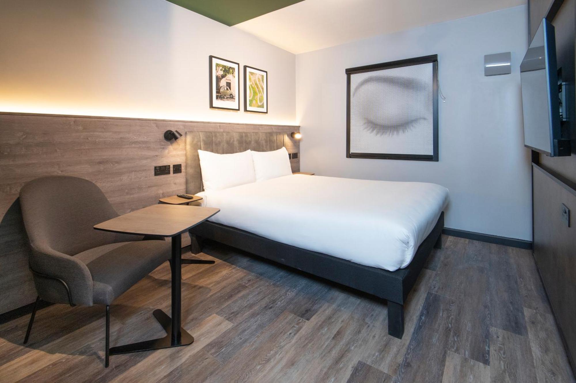 Hotel Ibis Styles London Gatwick Airport Crawley  Exterior foto