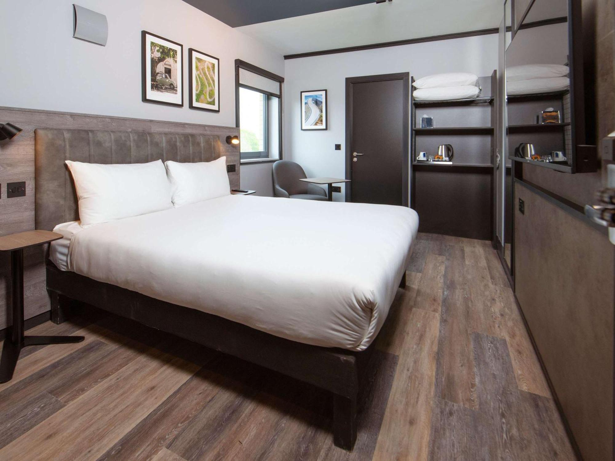 Hotel Ibis Styles London Gatwick Airport Crawley  Exterior foto