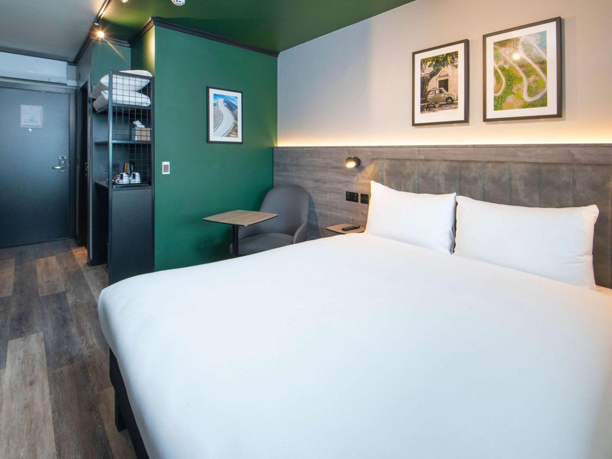 Hotel Ibis Styles London Gatwick Airport Crawley  Exterior foto