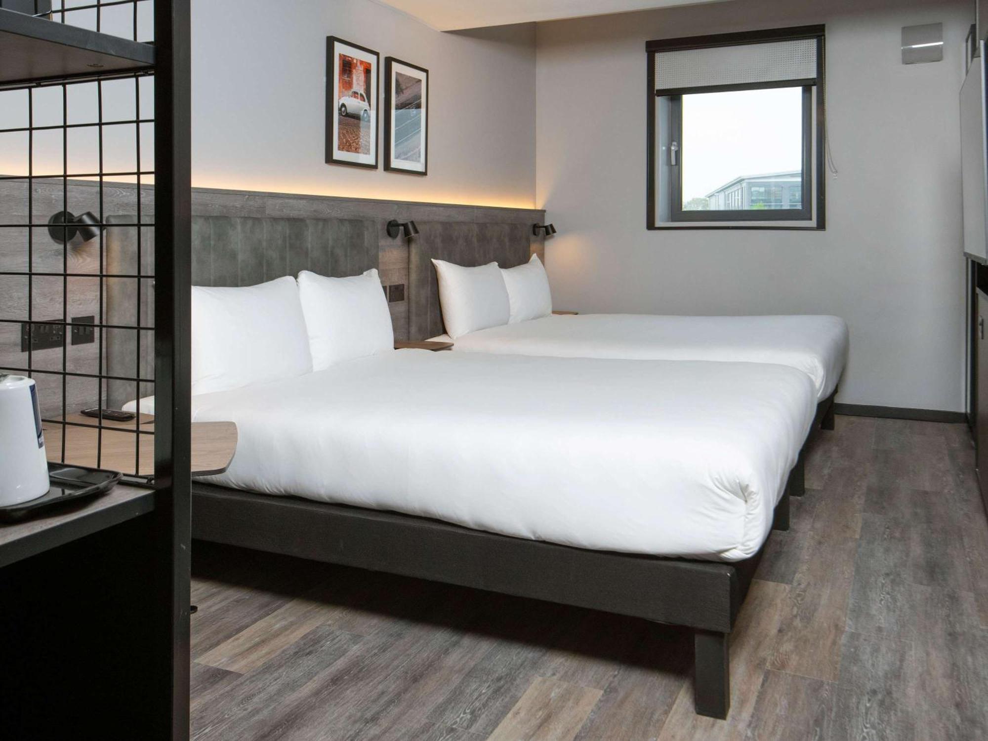 Hotel Ibis Styles London Gatwick Airport Crawley  Exterior foto