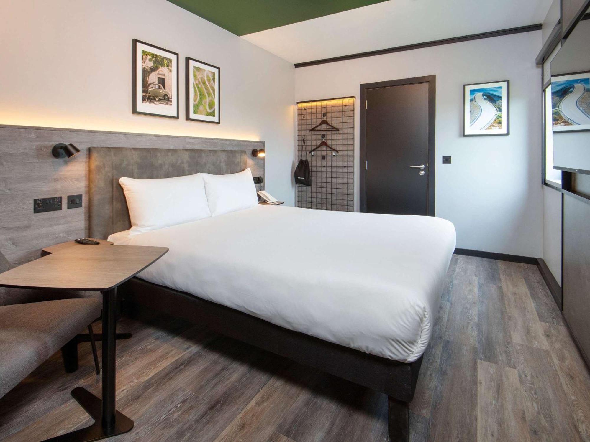 Hotel Ibis Styles London Gatwick Airport Crawley  Exterior foto