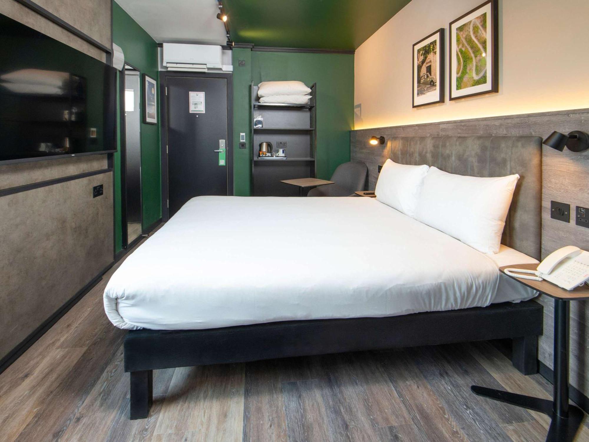 Hotel Ibis Styles London Gatwick Airport Crawley  Exterior foto