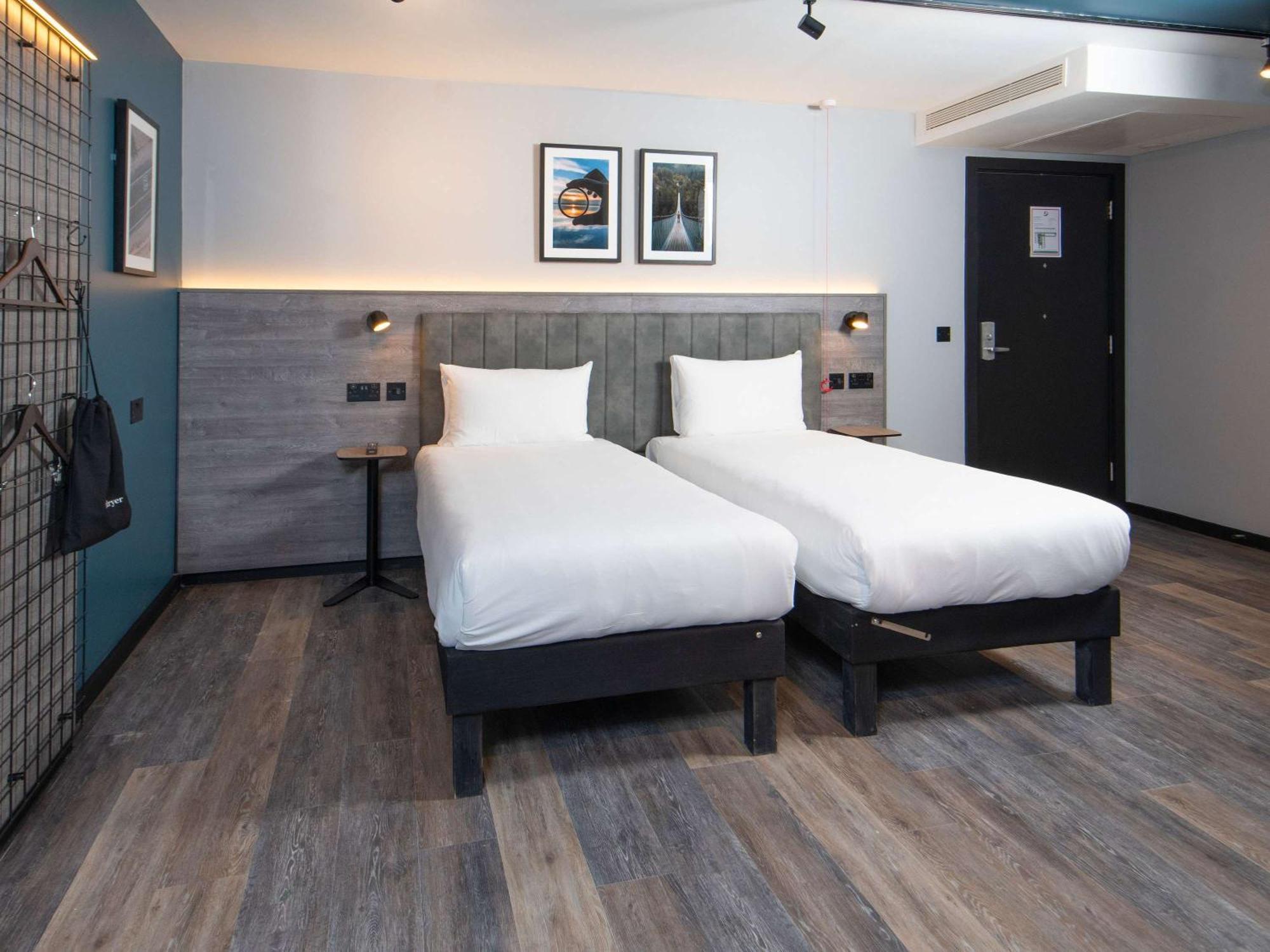 Hotel Ibis Styles London Gatwick Airport Crawley  Exterior foto