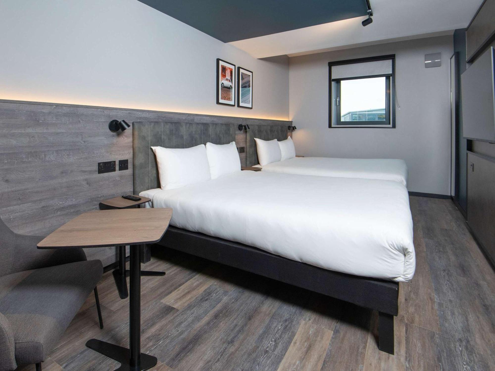 Hotel Ibis Styles London Gatwick Airport Crawley  Exterior foto