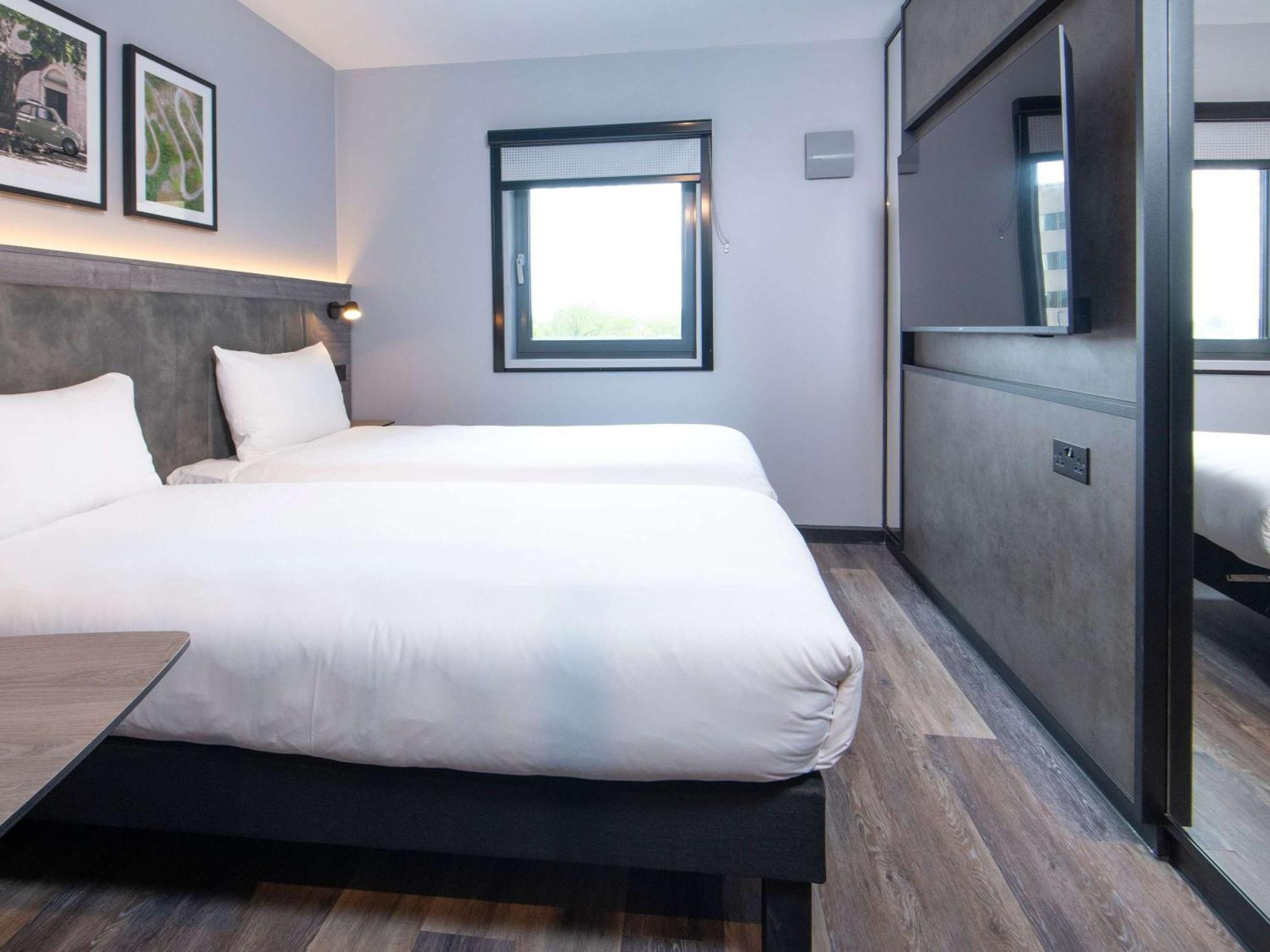 Hotel Ibis Styles London Gatwick Airport Crawley  Exterior foto