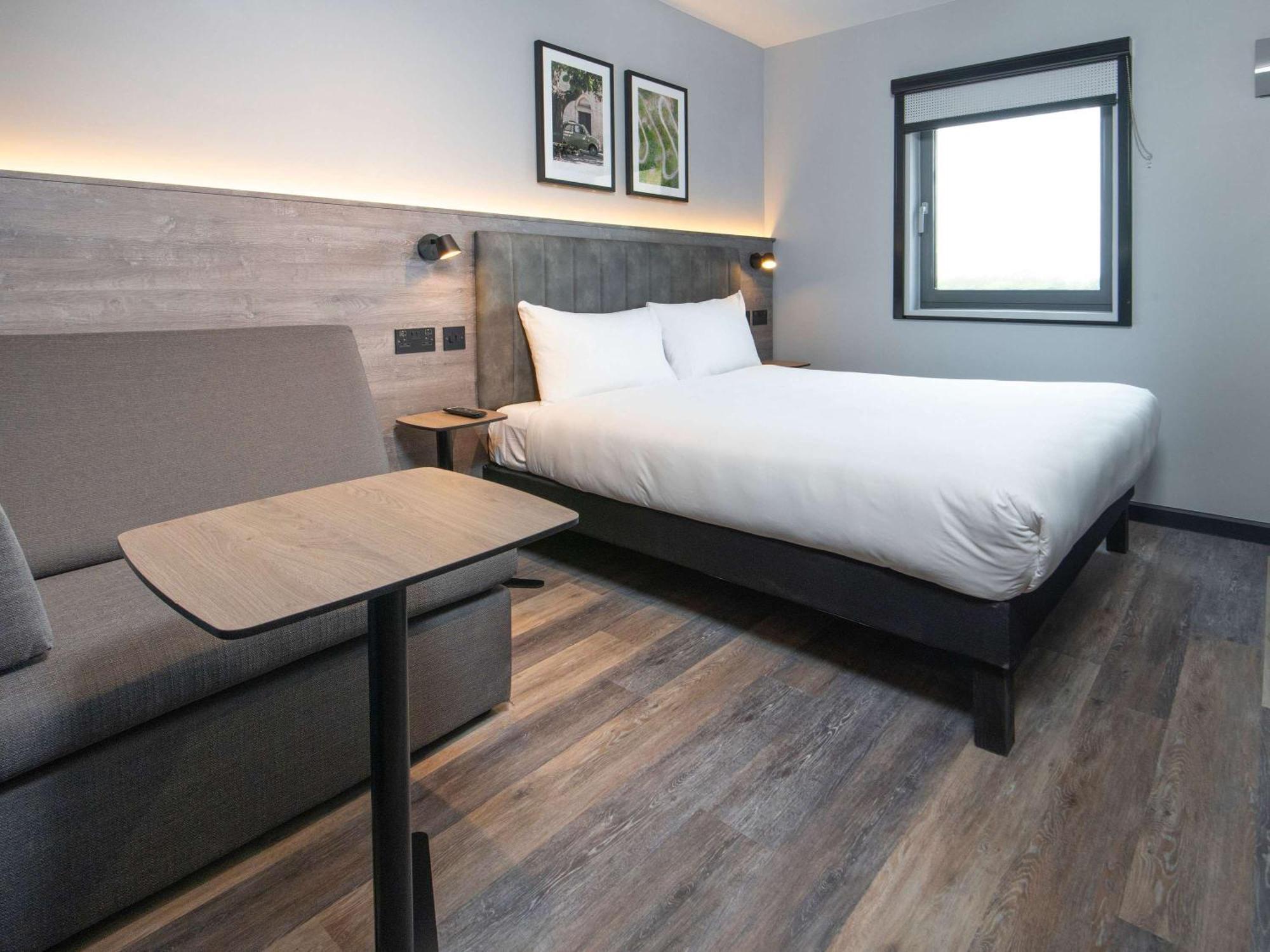 Hotel Ibis Styles London Gatwick Airport Crawley  Exterior foto