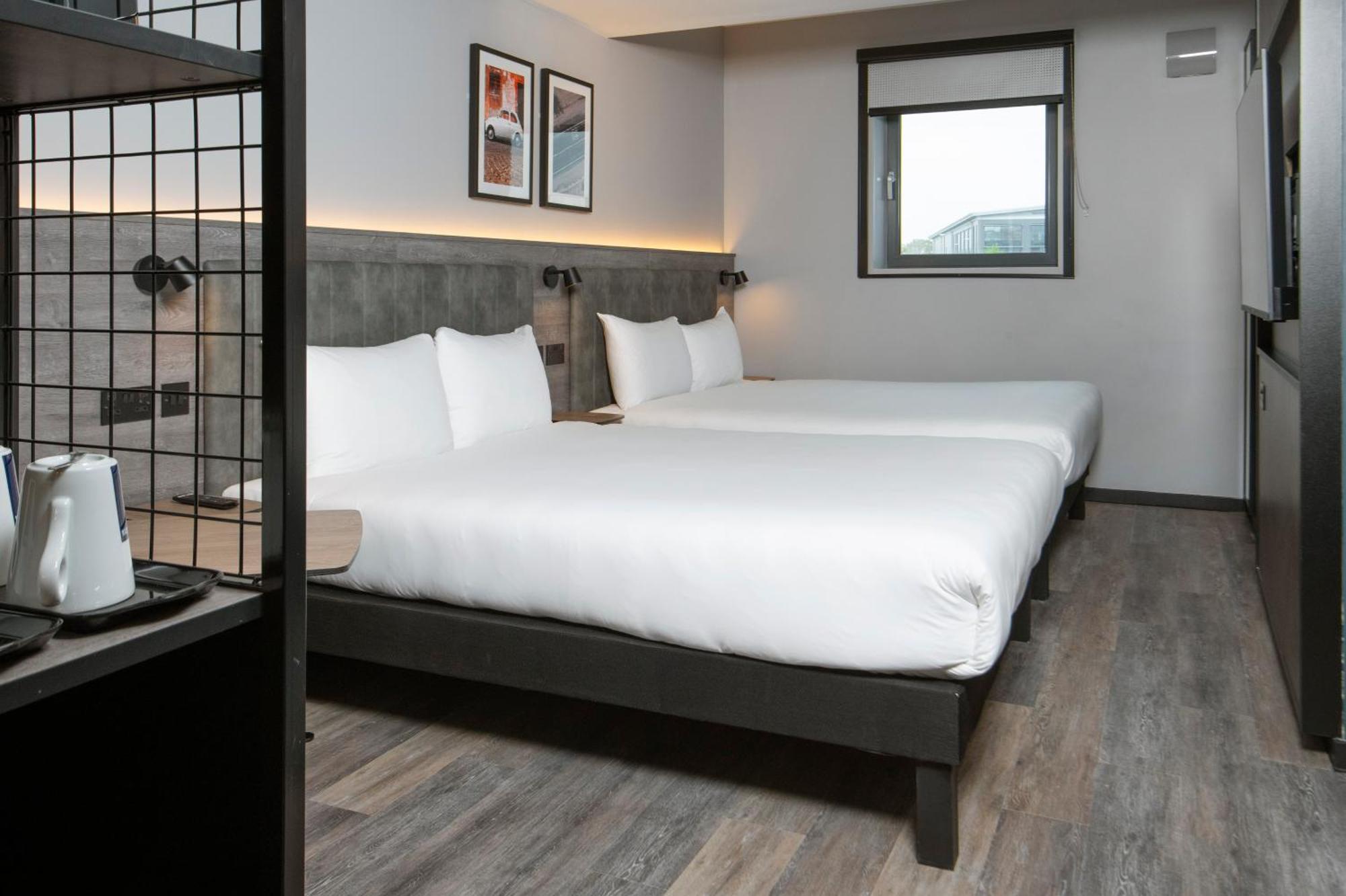 Hotel Ibis Styles London Gatwick Airport Crawley  Exterior foto