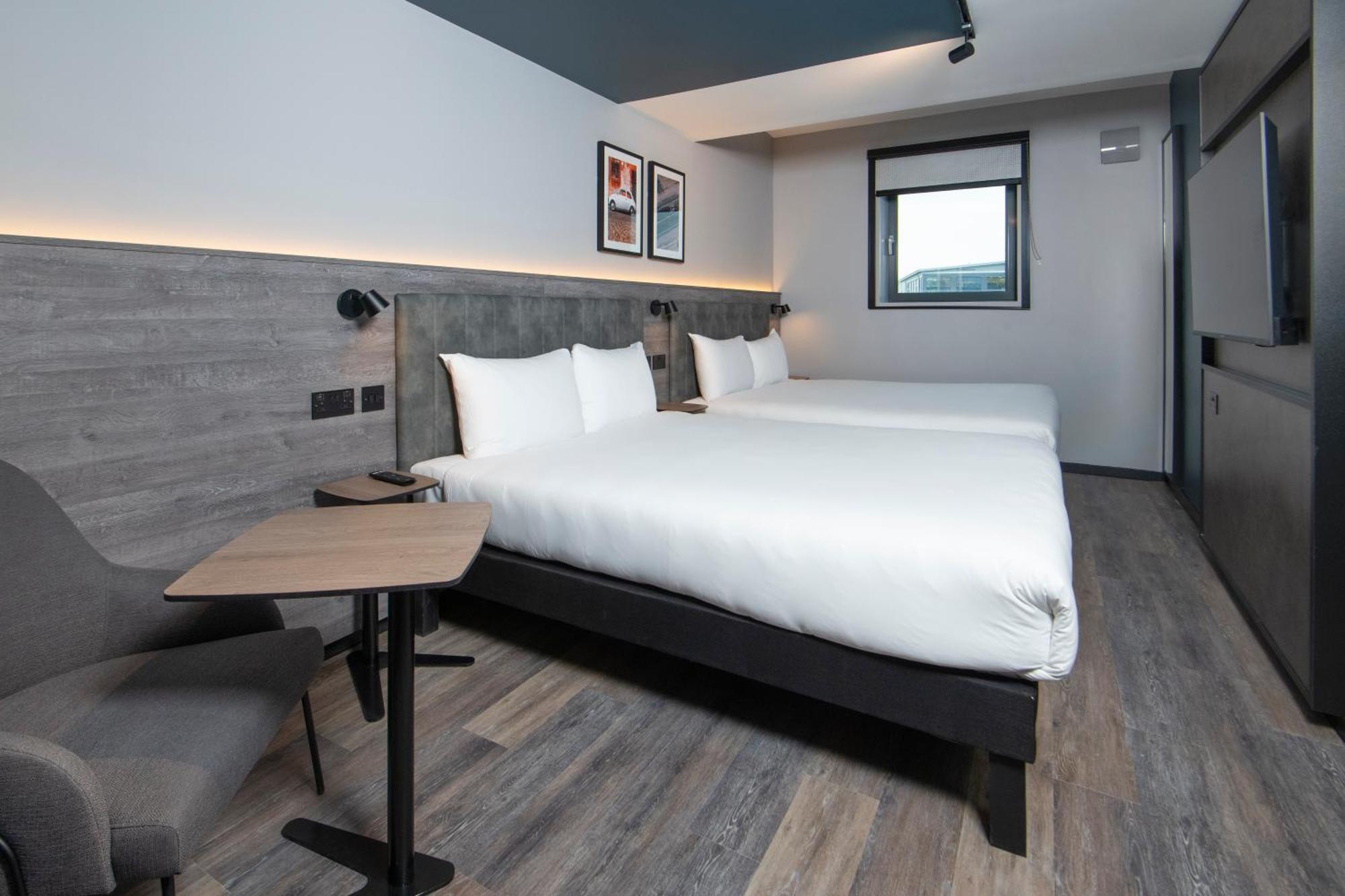 Hotel Ibis Styles London Gatwick Airport Crawley  Exterior foto