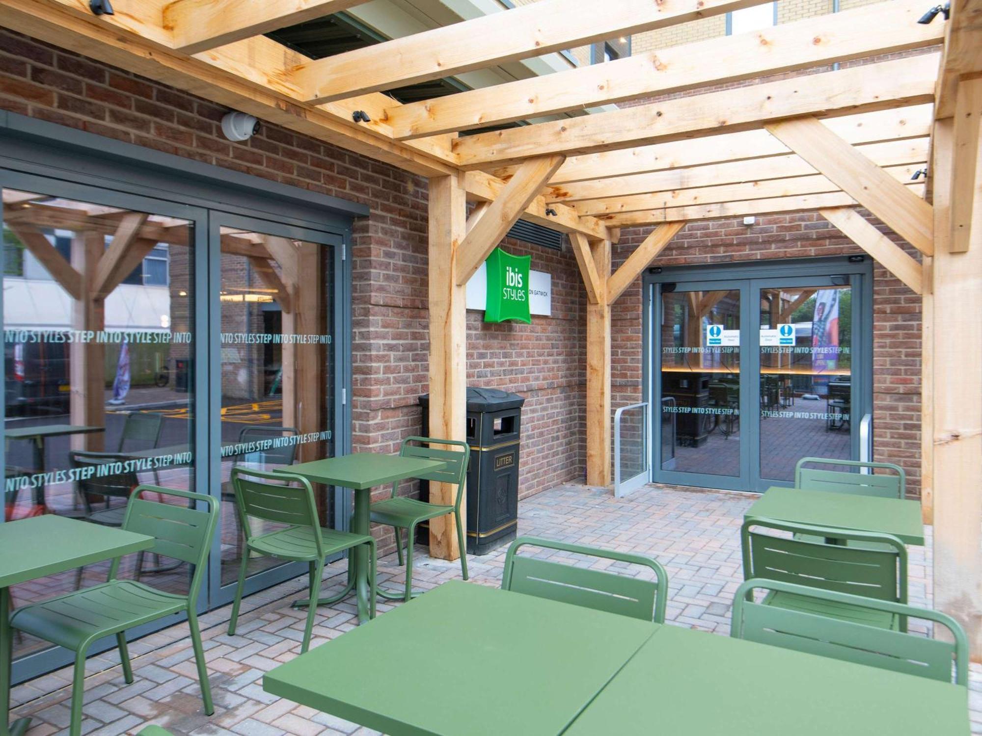 Hotel Ibis Styles London Gatwick Airport Crawley  Exterior foto