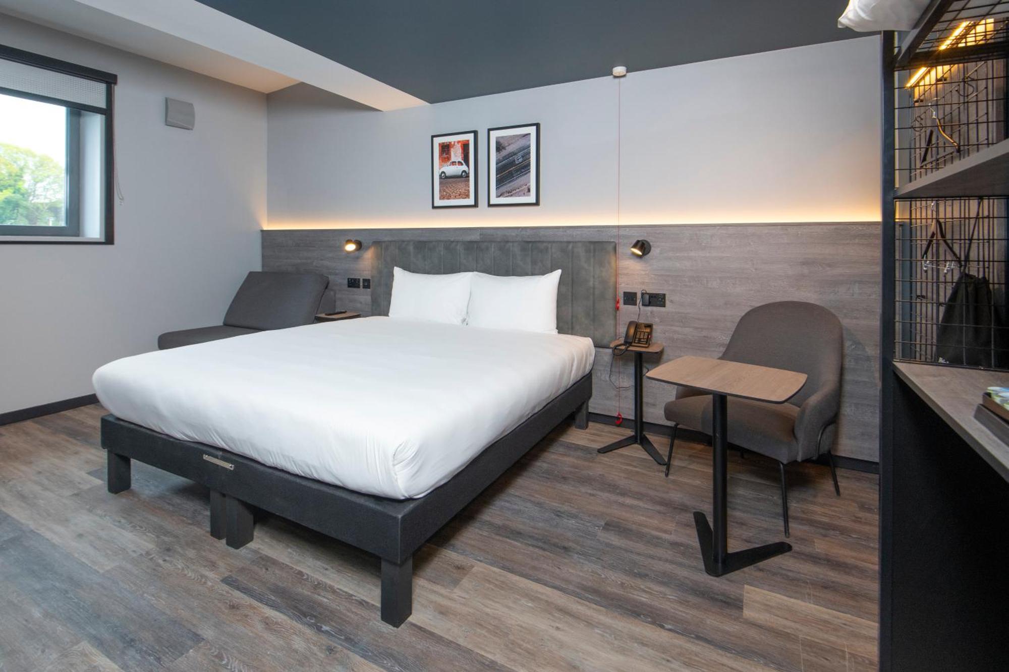 Hotel Ibis Styles London Gatwick Airport Crawley  Exterior foto
